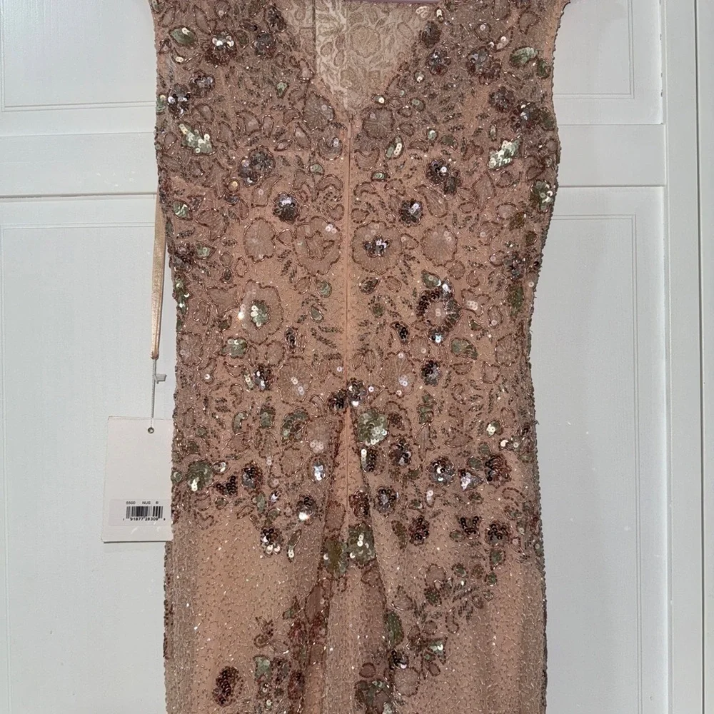 Mac Duggal Nude Silver Bateau Neck Cap Sleeve Floral Beaded Trumpet Gown Size 8